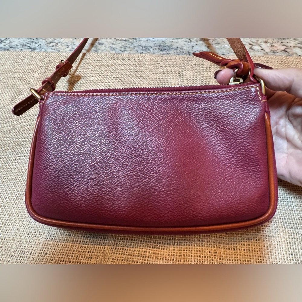 Vibrant Dooney & Bourke raspberry Crossbody purse in excellent condition - Picture 4 of 12